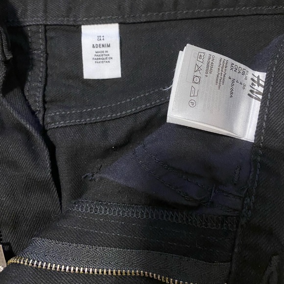 Black H&M mini skirt - size 4 - Picture 2 of 3